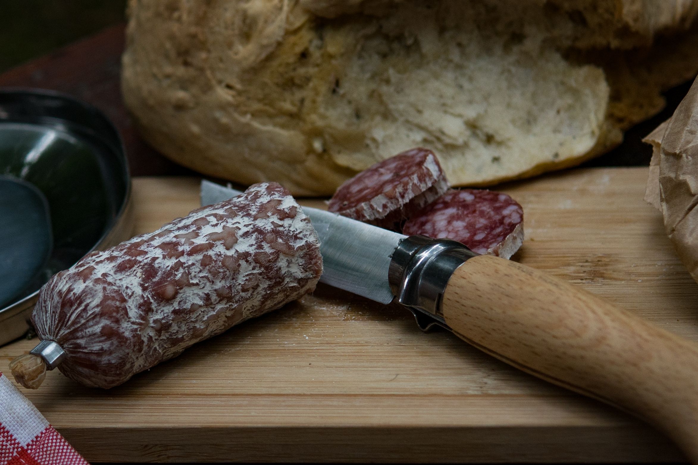 Charcuterie sèche: réussir le fleurissement grâce à l'IA